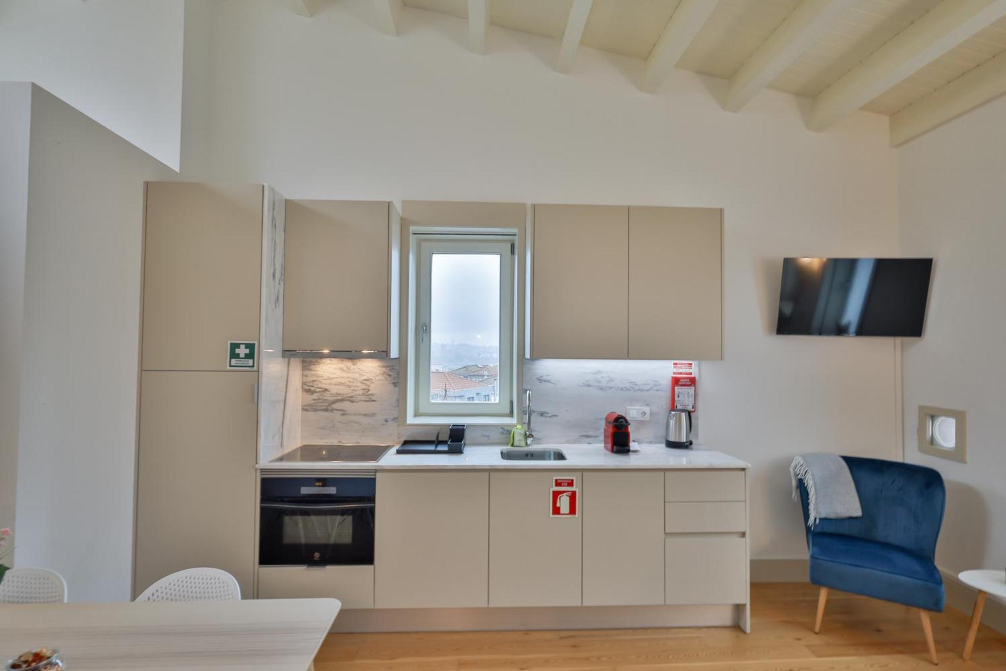 Martires Sweet Apts By Portocityhosts Exteriör bild