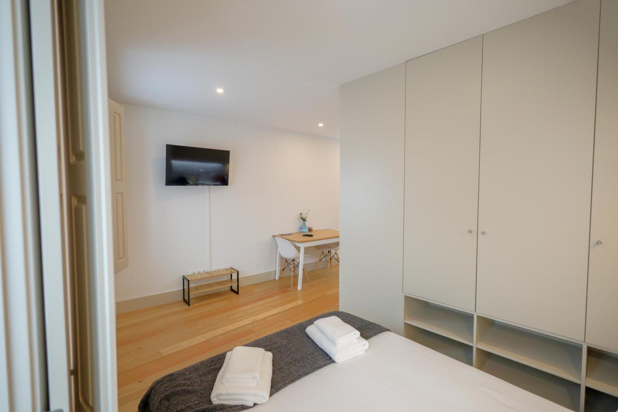 Martires Sweet Apts By Portocityhosts Exteriör bild